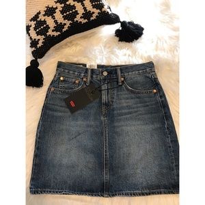 NWT Levi’s • Denim Skirt
